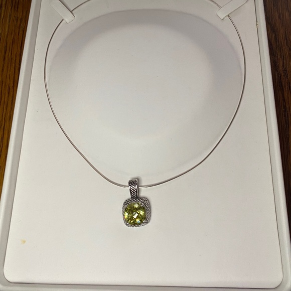 Pendant Necklace Suite - Picture 3 of 5